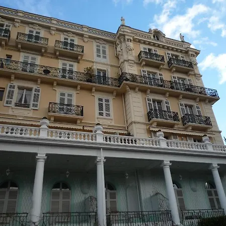 Aux Meubles Du Manoir Aparthotel