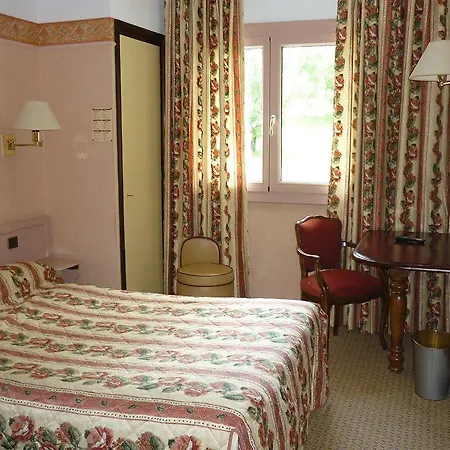 Aux Meubles Du Manoir Апарт-отель 3*