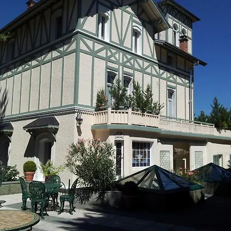 Aux Meubles Du Manoir Aparthotel 3*