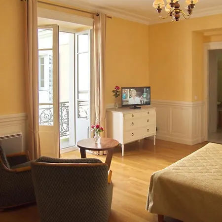 Aux Meubles Du Manoir Апарт-отель 3*