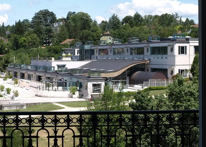 Aux Meubles Du Manoir 3*