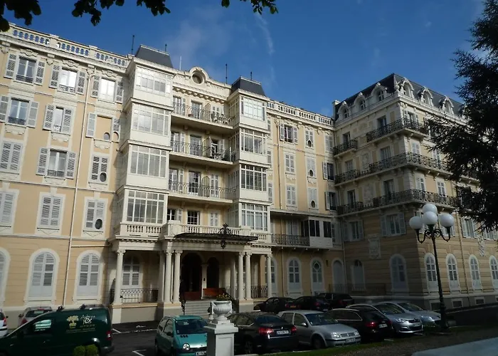 Aux Meubles Du Manoir Lägenhetshotell 3*