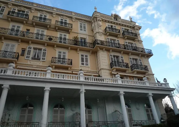 Aux Meubles Du Manoir Lägenhetshotell