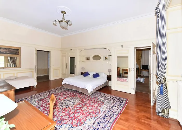 Aux Meubles Du Manoir 3*