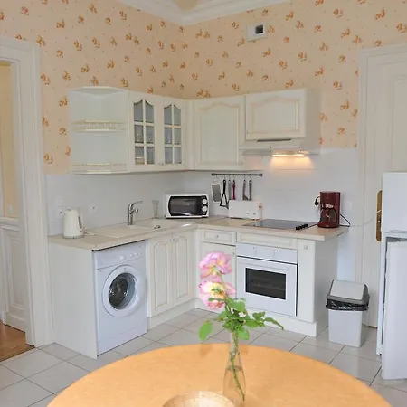 Апарт-отель Aux Meubles Du Manoir 3*