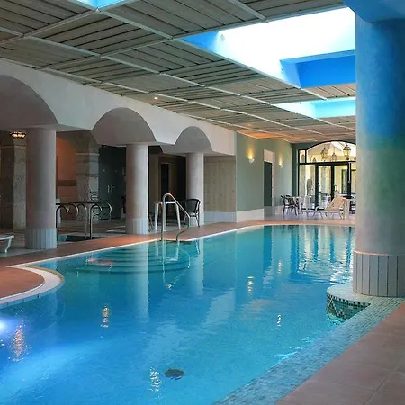 Aux Meubles Du Manoir Апарт-отель 3*