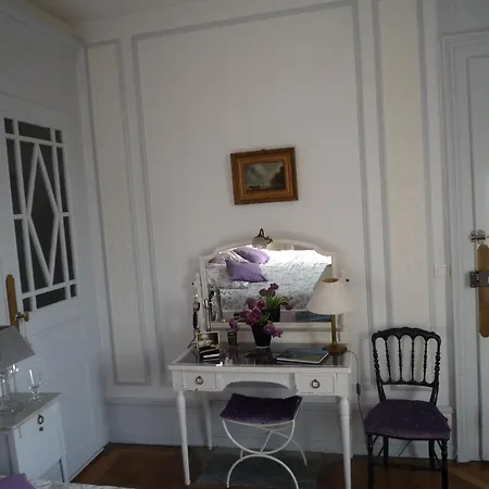 Aux Meubles Du Manoir 아파트호텔