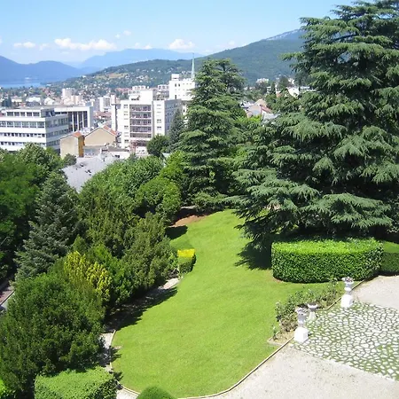 Aux Meubles Du Manoir 아파트호텔