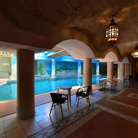 Aux Meubles Du Manoir 3* 엑스레뱅