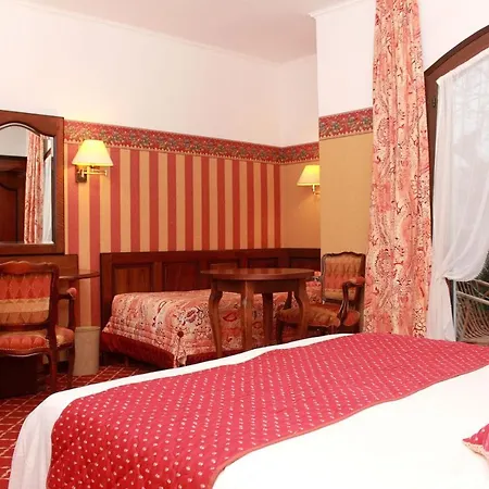 Aux Meubles Du Manoir アパートホテル 3*