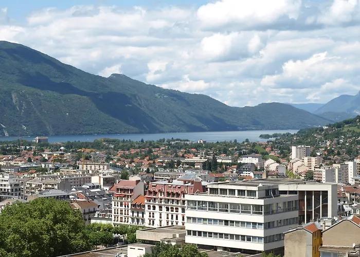 Aux Meubles Du Manoir アパートホテル 3*