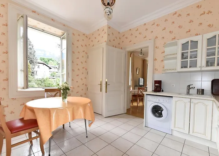 Aux Meubles Du Manoir