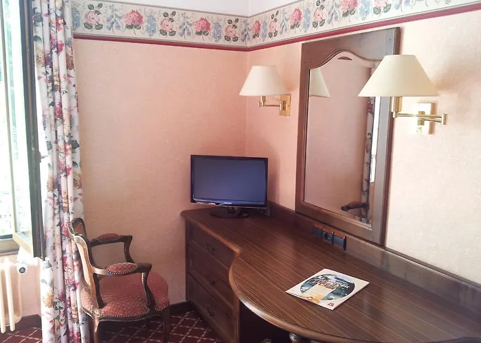 アパートホテル Aux Meubles Du Manoir 3*