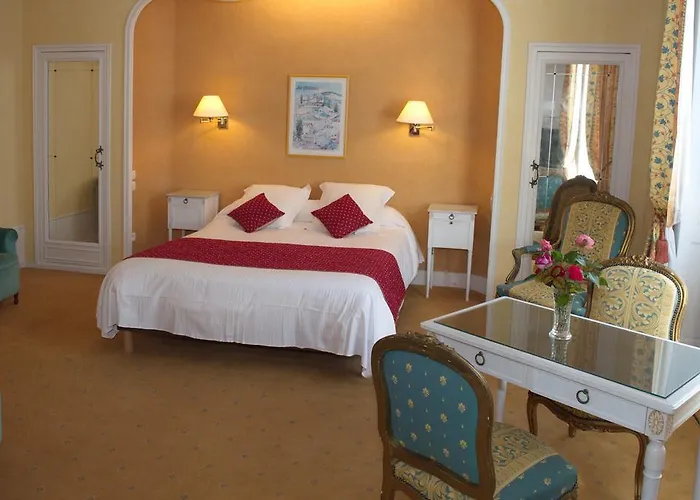 アパートホテル Aux Meubles Du Manoir 3*