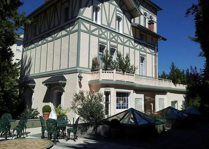 Aux Meubles Du Manoir Aparthotel 3*