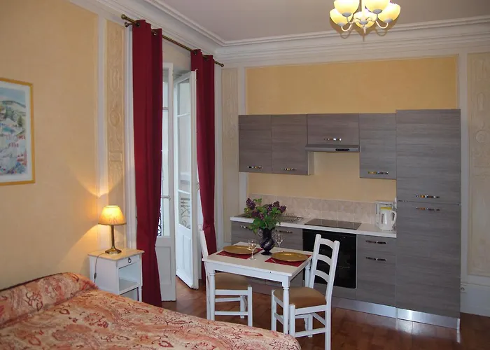 Aux Meubles Du Manoir アパートホテル