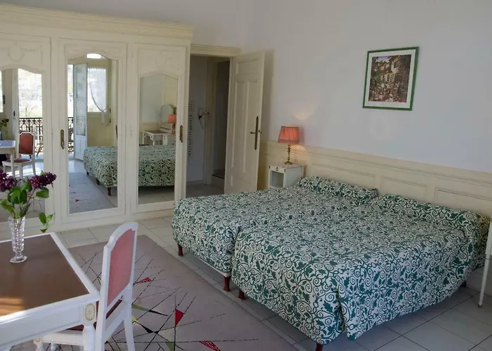 Aux Meubles Du Manoir アパートホテル エクスレバン