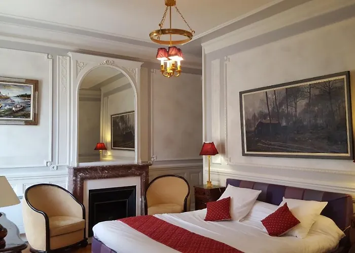 Aux Meubles Du Manoir アパートホテル 3*