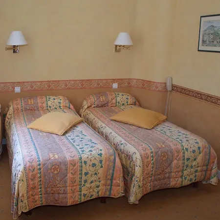 Aux Meubles Du Manoir Апарт-отель 3*